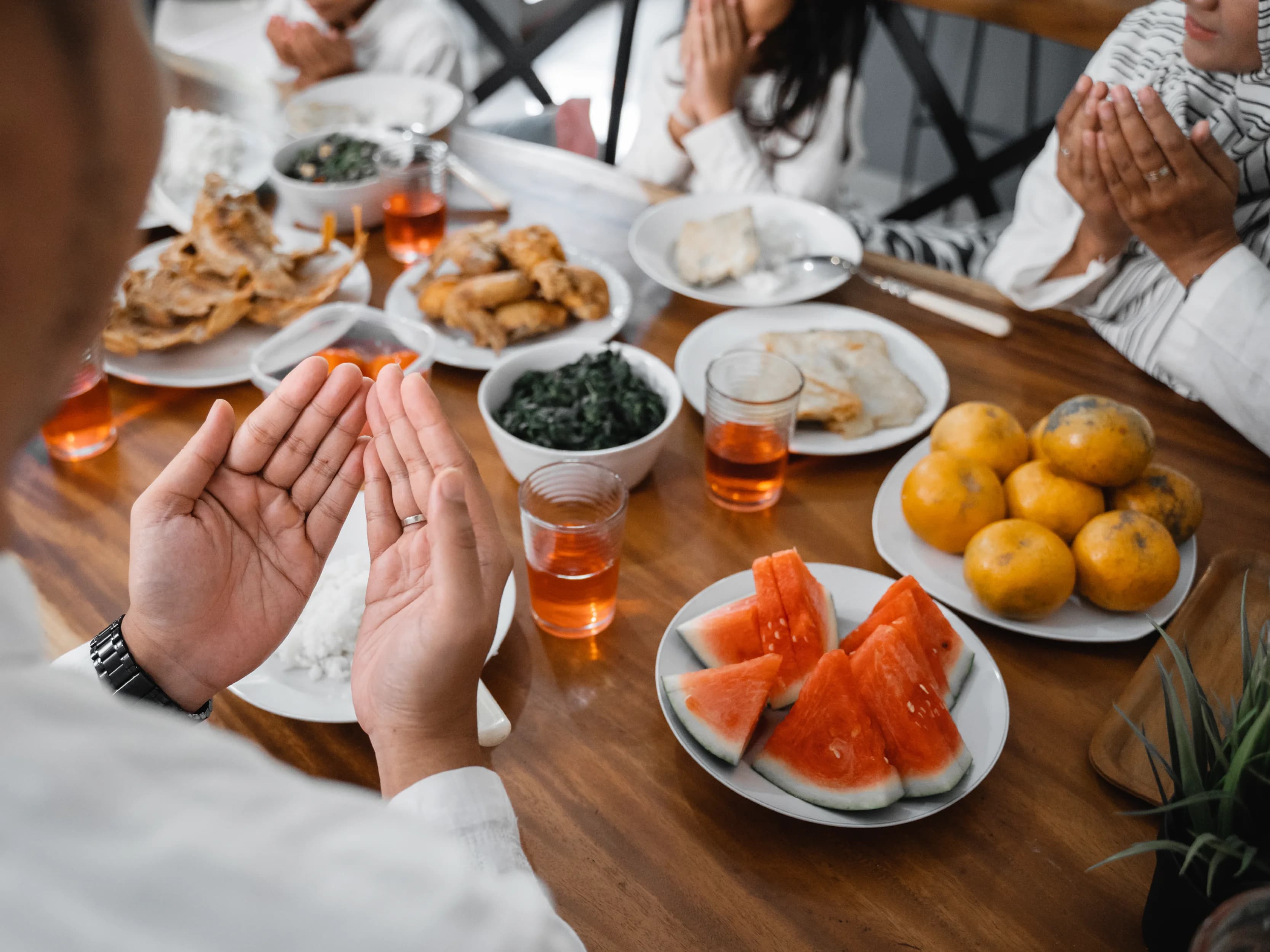 Bagaimana Masyarakat Indonesia Mengatur Konsumsi Makanan di Bulan Ramadhan?